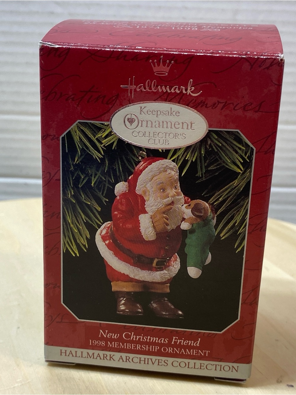 1998 Hallmark Keepsake Ornament Collector's Club Christmas Friend Membership
